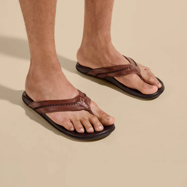OluKai Men's Mea Ola Leather Sandal/Tan Dk Java