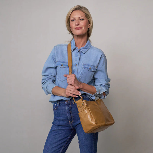 Hobo Sheila (Natural) Crossbody Purse