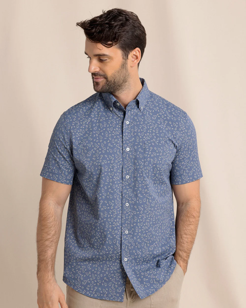 Southern Tide Men's Intercoastal Whiskey Hour Short Sleeve Sportshirt / Light Indigo