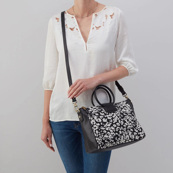 Hobo Sheila Medium ( Bl/White) Purse